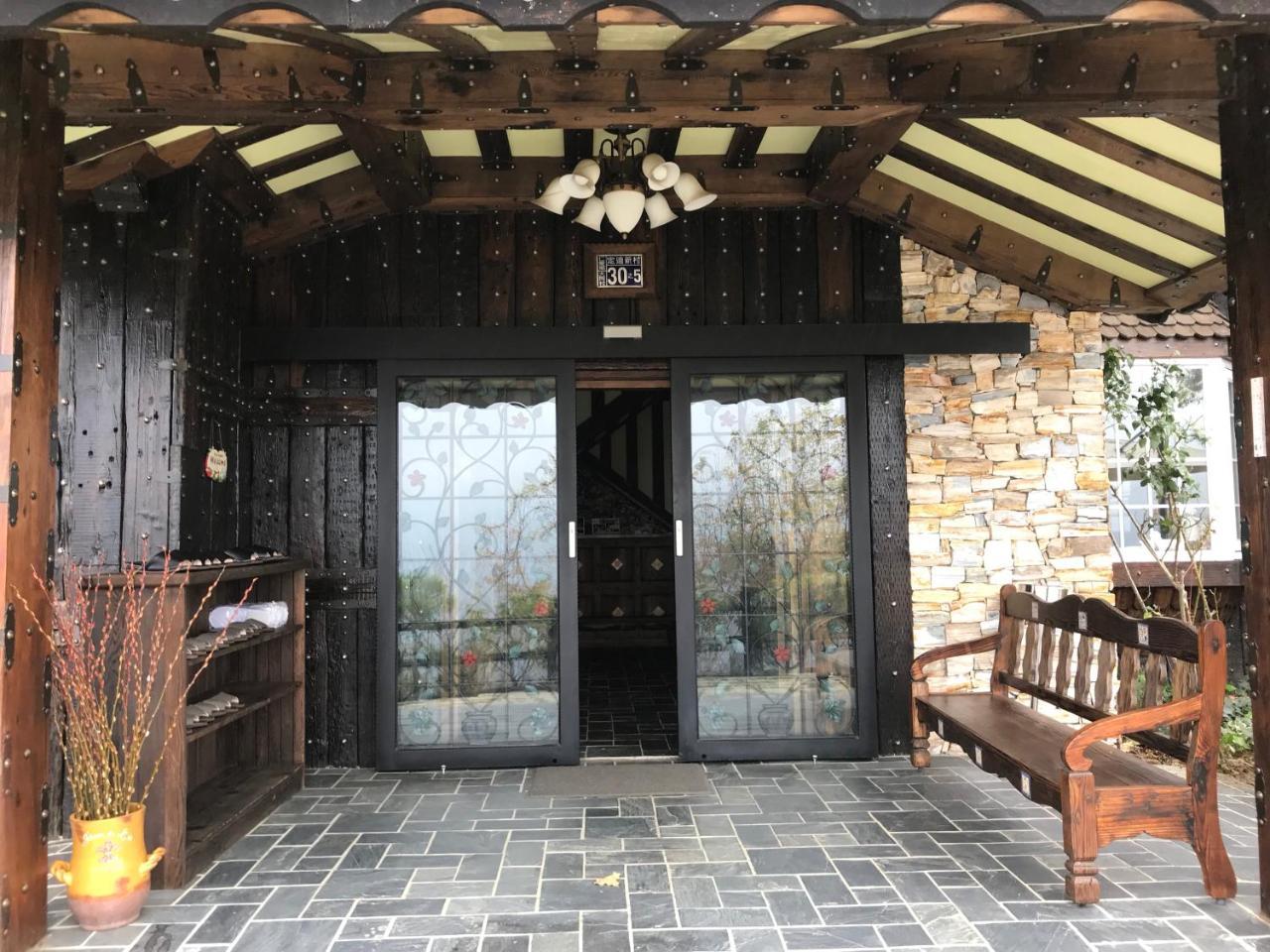Black Forest Manor Renai Exterior photo