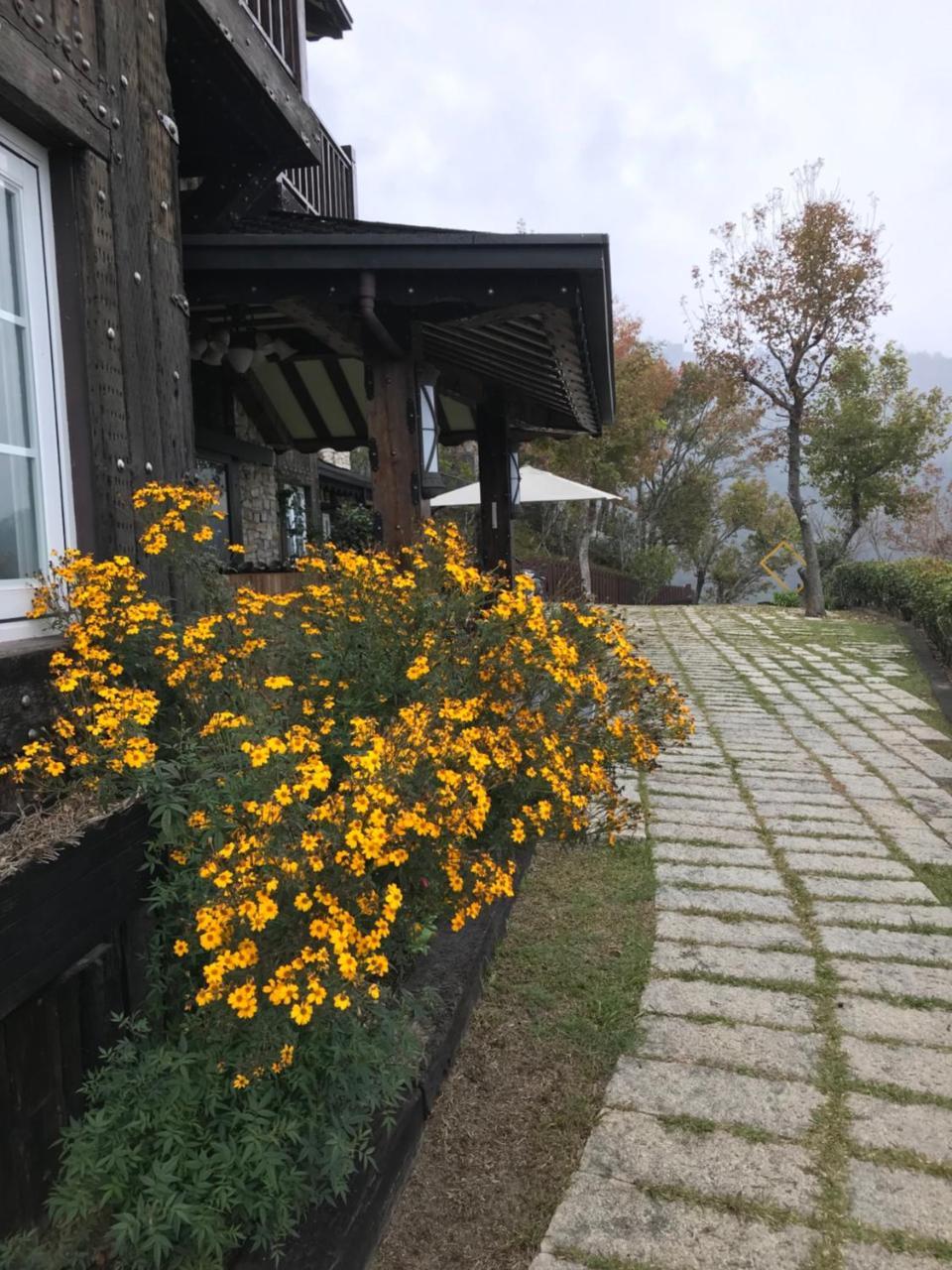 Black Forest Manor Renai Exterior photo